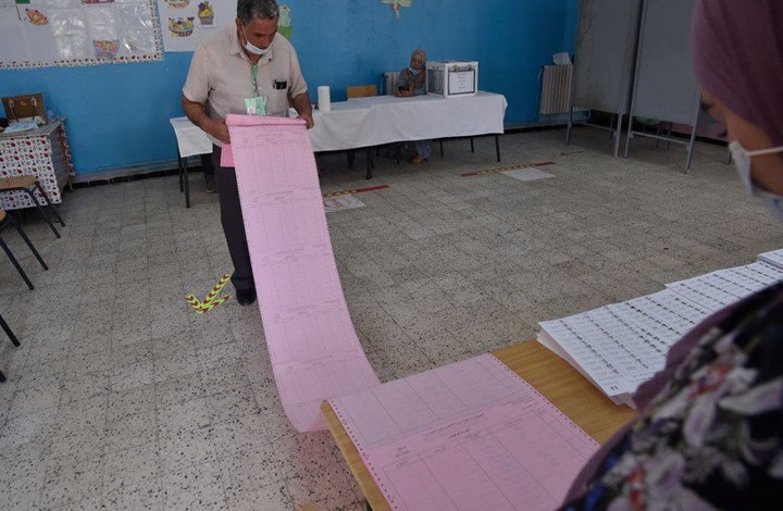 صحف جزائرية: "جبهة التحرير" و"حمس" يتصدران الانتخابات